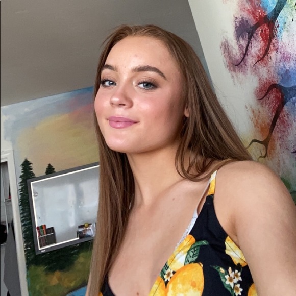 Meet your Posher, Bree - Picture 1 of 1